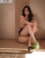 美女明星蒋梦婕超性感吊带系列穿搭杂志写真图片