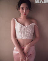 美女明星蒋梦婕超性感吊带系列穿搭杂志写真图片