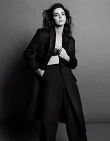 美国女模特肯达尔·詹娜简约性感秋冬时尚穿搭黑白写真图片