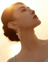 黎明还是黄昏，超美梁洁性感露背裙海边唯美高清图片