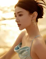 黎明还是黄昏，超美梁洁性感露背裙海边唯美高清图片