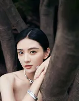 梁洁粉色芭比抹胸阔腿连体裤高清写真图片