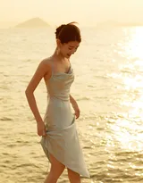 黎明还是黄昏，超美梁洁性感露背裙海边唯美高清图片