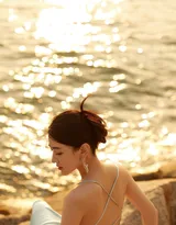 黎明还是黄昏，超美梁洁性感露背裙海边唯美高清图片