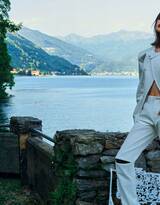 宋茜尝试各种性感冷艳穿搭意大利马焦雷湖畔旅拍写真图片