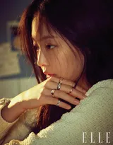 韩国女星Jennie金智妮居家厨房也性感写真图片