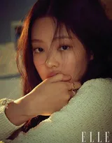 韩国女星Jennie金智妮居家厨房也性感写真图片