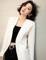 唐艺昕黑白配西服酷飒写真