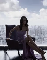 演员倪妮性感紫色抹胸礼服装个性穿搭写真图片