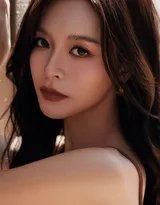 香港女星文咏珊感受烈日朝阳笑容怡人街拍写真图片