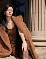 香港女星文咏珊感受烈日朝阳笑容怡人街拍写真图片