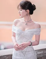 赵露思深V礼服长裙优雅性感穿搭户外写真美照