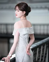 赵露思深V礼服长裙优雅性感穿搭户外写真美照