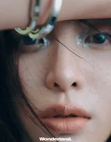 钟楚曦九月刊封面写真大片,自带冷御气质,硬照信手拈来