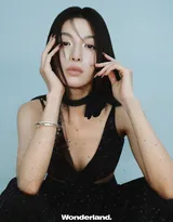 钟楚曦九月刊封面写真大片,自带冷御气质,硬照信手拈来