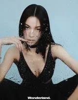 钟楚曦九月刊封面写真大片,自带冷御气质,硬照信手拈来