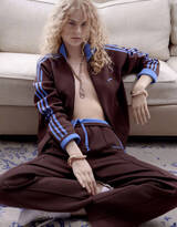 慵懒的金发少女，美国模特Tida Rosvall不穿内衣个性另类杂志精选写真图片