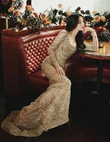 摇曳生姿的美人,迪丽热巴银色钻石礼裙勾勒曼妙身姿高清写真图片