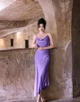 孔雪儿吊带连衣裙紫裙户外写真，大秀性感迷人美背身材