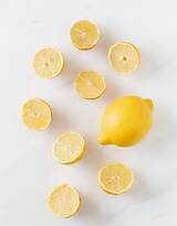 好看的柠檬黄，成熟采摘下来的柠檬果实唯美高清摄影图片