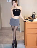 端庄气质网络王美女模特感紧身套装短裙黑丝袜高跟穿搭展有致身体翘臀写真照