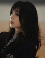 杨紫元气学姐风席地而坐悠闲慵懒写真照