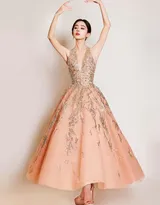 古力娜扎化身优雅的芭蕾公主，一袭深V吊带芭蕾裙超美写真图片