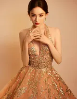 古力娜扎化身优雅的芭蕾公主，一袭深V吊带芭蕾裙超美写真图片