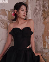 陈钰琪性感杂志写真图片，展示多套裙装，尽显优雅恬静气质