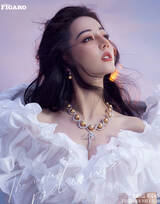 迪丽热巴神女妆杂志写真大片，尽显粉嫩优雅女神气质