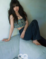 慵懒温柔，少女感满满，韩国女星朴宝英最新GQ写真画报厨房卧室图片大片