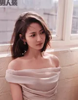 陈钰琪性感杂志写真图片，展示多套裙装，尽显优雅恬静气质