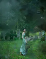 陈都灵清新小绿裙户外踏青摘梨温婉舒心笑容甜美写真美照