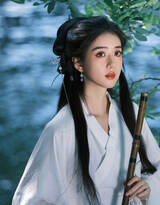 青青湖畔，白衫美人，舞剑弄萧的李凱馨古装白裙超美写真图片