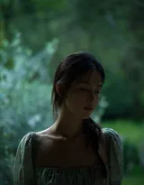 陈都灵清新小绿裙户外踏青摘梨温婉舒心笑容甜美写真美照