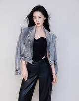 美女演员李沁两套黑色系着装清爽，干净，英气写真美照