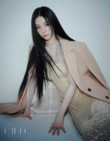 韩国美女柳智敏最新封面照片，黑长直搭配精致韩妆，冷御美人风情万种