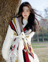 90后美女卢昱晓藏族服冬装搭配高原红美妆户外写真，奔赴“原野”，回归自然