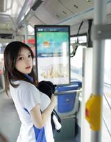 公交站台等车的学生装校服制服美女微胖小姐姐回家路途真实写真图集