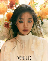 韩国女歌手张元英韩国版VOGUE 三月刊写真套图，娇媚漂亮的Miu Miu女孩上线