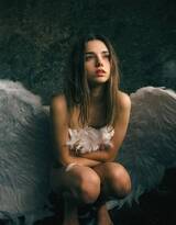 天使少女，女孩 浴室，浴盆里，白色翅膀，羽毛 欧美美女大胆赤身人像艺术摄影图片
