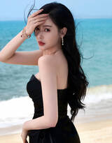 张天爱一袭性感优雅抹胸黑色长裙海边沙滩写真美照