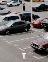 唐嫣街头迎风而立杂志封面写真大片