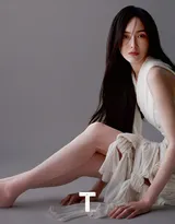 唐嫣街头迎风而立杂志封面写真大片