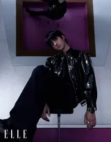 王一博经典黑和白穿搭帅气杂志封面写真图片