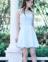 赵今麦清新白裙加一字带户外写真美照