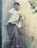 张婧仪化身温柔的东方美人宁静茶坞写真图片