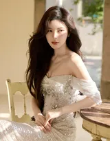 戴燕妮性感优雅低胸礼服穿搭午后写真大图