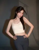 虞书欣紧身背心加瑜伽裤穿搭显紧致身材超高清写真，粉扑扑的画面太美啦