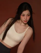 虞书欣紧身背心加瑜伽裤穿搭显紧致身材超高清写真，粉扑扑的画面太美啦